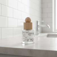 Petit flacon diffuseur en verre vide pour huiles essentielles et fabrication de parfums