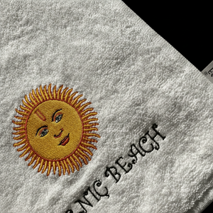 ผ้าคอตตอนเนื้อนุ่มสำหรับชายหาดขนาด70x140ซม. มีลายปักโลโก้บริษัท16/1สีที่กำหนดเอง - Product Image 1