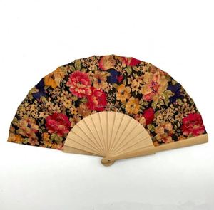 En stock : Éventail en bois de 23 cm avec tissu en liège écologique, couleurs naturelles et personnalisables pour cadeaux promotionnels et fournitures de fête - Product Image 3