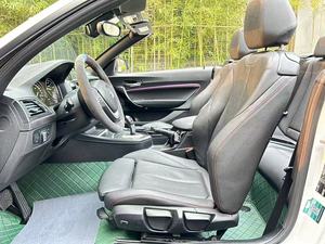 BMW Serie 2 Convertible de Segunda Mano con Excelente Rendimiento, Caja de Cambios Automática, Tracción en las Cuatro Ruedas, R15, Volante a la Izquierda, Interior Oscuro de Cuero - Product Image 4