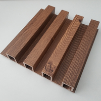 Panneau de plafond en bois-plastique WPC de conception la plus récente / Panneau composite en plastique ignifuge / Panneau mural en PVC imperméable