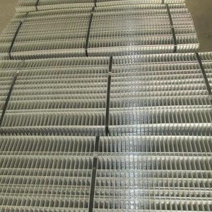 Hot Dipped Galvanized Welded Mesh Panel 72''x18'' 72''x16'' for Chicken Cages - Product Image 1