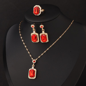 Collana <span class=keywords><strong>con</strong></span> Pendente Smeraldo PFT dal Design Esclusivo, Lusso Leggero e Versatile, Set di Gioielli da Donna di Tendenza per il Commercio Transfrontaliero - Product Image 3