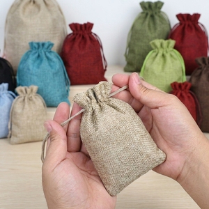 Sacs en <span class=keywords><strong>jute</strong></span> personnalisables 10*14cm avec cordon <span class=keywords><strong>de</strong></span> serrage, réutilisables, petits sacs <span class=keywords><strong>de</strong></span> courses en <span class=keywords><strong>toile</strong></span> <span class=keywords><strong>de</strong></span> <span class=keywords><strong>jute</strong></span> pour usage domestique, sacs à perruques, sac en <span class=keywords><strong>jute</strong></span> - Product Image 2