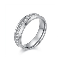 Bagues unisexes en acier inoxydable de luxe serties de diamants, vente en gros d'usine, bijoux simples pour couple, idéales pour un cadeau de vacances