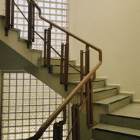 Escalier suspendu en structure acier invisible, marches d'escalier modernes, escalier flottant en cantilever pour villa intérieure