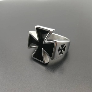 Anillo Cruzado Punk Retro y único de Yunnique, Joyería Plateada para Hombre, Diseño de Cruz Alemana, Anillos de Moda para Regalo - Product Image 2