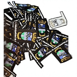 Écusson brodé Municipalidad De Aruco, rectangle noir avec logo coloré, placement frontal - Product Image 1