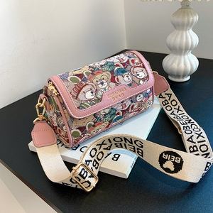 2024 אינסטגרם חם מכירת mater מראה תיק עיצוב קריקטורה תיק דוב צילינדר תיק מצוירת - Product Image 2