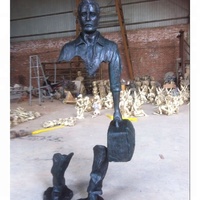 Statue de voyageur moderne en bronze MALTON avec technique de moulage de conception célèbre