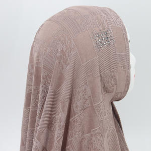 حجاب إسلامي من نسيج الفسكوز المرن بألوان سادة جديد بسعر الجملة - Product Image 5