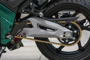 Moto de course JOSE DK-M 72V 5000W avec moteur central sans balais à transmission par chaîne, vitesse 120-130 km/h, charge utile 200 kg - Product Image 2