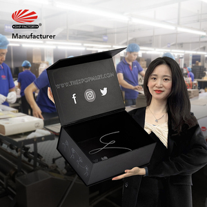 Caja de Regalo de Cartón Rígido con Cierre Magnético, Laminación Suave al Tacto, para Ropa y Zapatos Negros de Alta Calidad Personalizados - Product Image 2