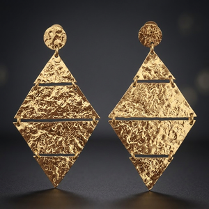 Boucles d'oreilles pendantes tendance en laiton plaqué or 18 carats avec pierre naturelle brute texturée mate en forme de goutte d'eau pour unisexe - Product Image 2
