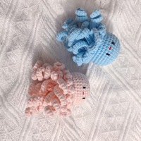 Poupées en peluche faites à la main au crochet, requins et méduses tricotés, jouets mignons d'animaux marins de dessin animé, porte-clés en peluche, pendentif pour sac à main, porte-clés