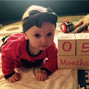 Ultime fasce per la testa per bambine in tinta unita in cotone con fiocco - Product Image 6