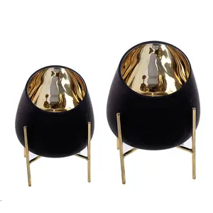 Bougeoir décoratif noir mat avec un intérieur en cuivre brillant, porte-bougie, bols lanterne avec Base dorée