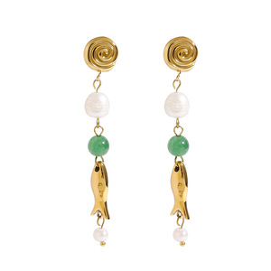 Pendientes Colgantes de Oro de 18K con Ágata Verde y Perla, Diseño de Pez, para Uso Diario - Product Image 1