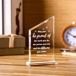 עיצוב צורה מותאמת אישית שקוף גדול פלסטיק ריק אקריליק מגן גביע כוס פרסים לוחות למזכרות ליום נישואין מתנות