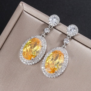 Venta al por mayor de fábrica: Conjunto de pendientes y collar de circonita cúbica amarilla de 8*12mm con engaste ovalado chapado en oro y cobre, ecológico y de moda. - Product Image 4