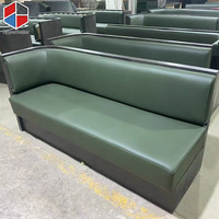 Banquette haut de gamme en bois de noyer noir avec assise en cuir vert en forme de X pour restaurant et café