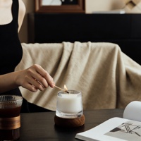Bougie parfumée en cire de soja dans un bocal en verre avec base en bois massif, cadeaux de luxe romantiques d'aromathérapie pour la maison, hôtel, spa, avec boîte cadeau
