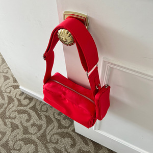 Bolso Bandolera Casual Rojo de Nailon con Correa Ajustable y Cierre de Cremallera, para Uso Diario, Bolso de Pecho para Mujer, Color Sólido D8563 - Product Image 4