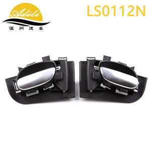 มือจับประตูด้านใน Adili รุ่น LS0112N สีดำเงิน สำหรับรถยนต์ Peugeot 206 ปี 1998-2012 - Product Image 3
