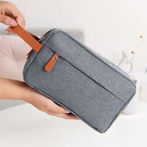 Sac cosmétique et de rangement portable en polyester de haute qualité, résistant à l'eau, avec fermeture éclair et logo personnalisé - Product Image 4