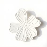 Diffuseur d'arômes en céramique suspendu décoratif pour la maison avec logo personnalisé d'usine, pierre d'argile parfumée à la fragrance florale