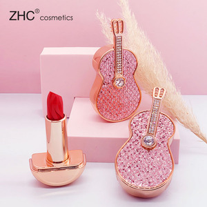 Rouge à lèvres hydratant et soyeux longue tenue CC2777 Violin, étui diamanté - Product Image 4