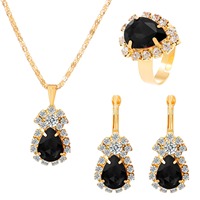 Ensemble de bijoux 4 pièces avec pendentif goutte d'eau en cristal rouge, strass et zircon bleu, vert, blanc, noir – Collier, boucles d'oreilles et bague pour mariage
