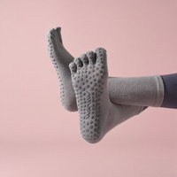 Chaussettes de Pilates antidérapantes professionnelles haut de gamme Chaussettes de sport à 5 orteils pour femmes Chaussettes personnalisées de Yoga à micro-pression pour l'automne