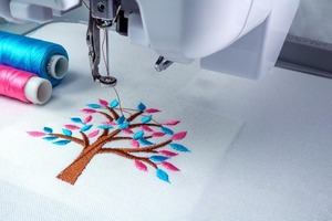 China Groothandel Hoge Kwaliteit 135G 100% Viscose Borduurgaren Rayon 150D/2 - Product Image 2