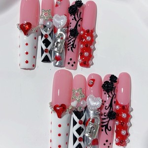 Uñas Postizas Francesas Hechas a Mano, con Relieve de Rosa, Corazón, Mariposa y Candado Pequeño, Estilo Nicho, Tallado Artesanal de 50mm - Product Image 3