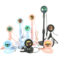 Mini lampe de bureau moderne avec fonction coucher de soleil RVB Alimenté par USB Corps en ABS écologique Célébrez le soleil qui ne se couche jamais