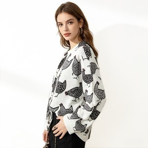 <span class=keywords><strong>Cardigan</strong></span> in Maglia da Donna con Stampa di Polli in Bianco e <span class=keywords><strong>Nero</strong></span>, Collo Tondo, Bottoni, Maniche Lunghe, <span class=keywords><strong>Oversize</strong></span>, per Tutte le Stagioni, Casual - Product Image 2