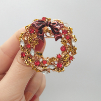 Broche de Noël en strass motif Père Noël et cerf Sika – Cadeau de Noël