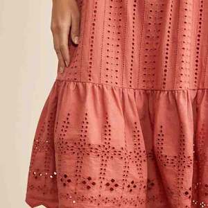 Robe maxi de plage de luxe brodée, style halter, très tendance, en coton respirant de haute qualité pour femmes - Product Image 5