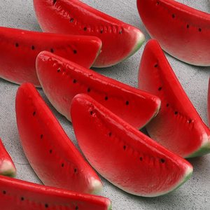 Simulación Realista de Rodaja de Sandía, Fruta Artificial, Modelo de Accesorio Fotográfico para Halloween, Pascua, Fiesta, Decoración Festiva - Product Image 3