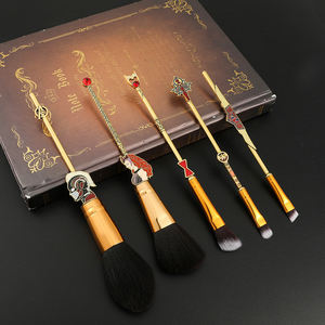 Ensemble de pinceaux de maquillage pour Fans d'anime <span class=keywords><strong>Marvel</strong></span> Scarlet Witch, poignée en métal, Style super-héros, Kit de pinceaux de fond de teint pour Fans d'anime, 5 pièces - Product Image 6