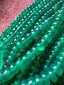 ลูกปัดหินออนิกซ์สีเขียวธรรมชาติทรงกลมเรียบเนียน AAA |   เส้นใยขนาด 15.5 นิ้ว |   ขนาดที่มีจำหน่าย 7-9 มม. |   สำหรับการทำเครื่องประดับ - Product Image 2