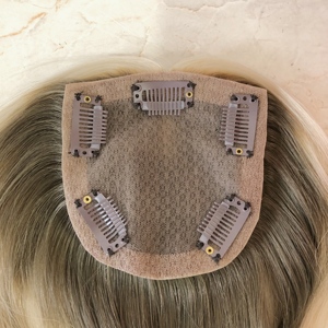 Topper per <span class=keywords><strong>capelli</strong></span> umani con base in seta, 100% Remy Virgin Hair, Ombre Ash Blonde, con clip, per donne con <span class=keywords><strong>capelli</strong></span> <span class=keywords><strong>diradati</strong></span> - Product Image 5