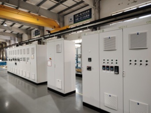 Panneau de commande industriel PLC OEM, panneau tactile HMI sans ventilateur, matériau en acier avec logo personnalisé pour les machines d'automatisation - Product Image 2