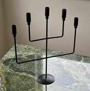 Candelabro Moderno de Hierro Negro con Cinco Brazos para Decoración del Hogar, Portavelas para Decoración Navideña, Hecho a Mano, Encantador - Product Image 3