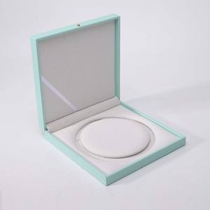 Boîte à collier classique personnalisée en similicuir avec charnière, boîte cadeau pour bijoux, insert en daim, estampage à chaud, logo personnalisé, service OEM accepté - Product Image 2