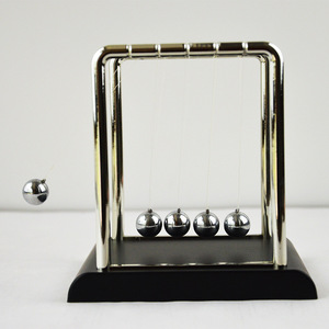 YIWUPOWER Newton Cradle, boules d'équilibre, design carré classique avec base noire, jouet de physiothérapie pour soulager le stress, pour les étudiants - Product Image 3