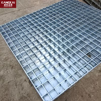 Grille en barres soudées 5x5 cm en acier galvanisé à chaud pour passerelle industrielle