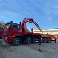 Pompe hydraulique pour grue montée sur camion chinois, prix de la grue de camion avec flèche articulée télécommandée pour l'industrie de la construction