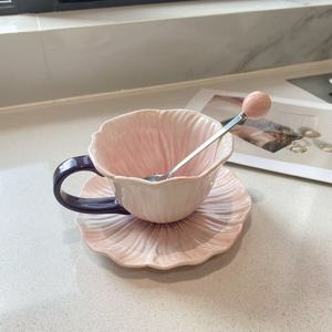 Tasse à café en céramique de luxe européenne en forme de fleur 250ML avec soucoupe pour le thé de l'après-midi et le cappuccino - Product Image 1